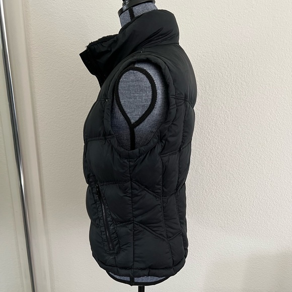 Columbia Down Black Vest with Faux Fur Collar - Picture 6 of 7